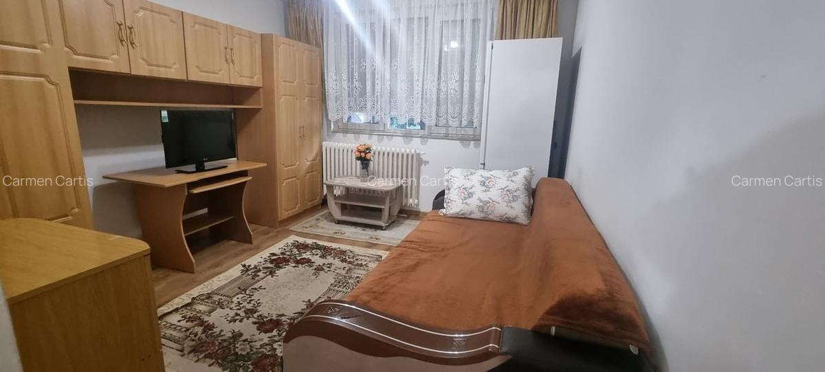 Chirie, garsonieră, mobilată, utilată, parter Blv Dacia. 250 Euro/lună - 1