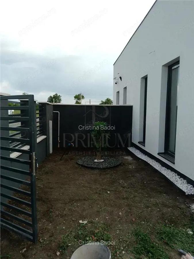 Sacalaz- proiect deosebit-4 camere- curte interioara - 2