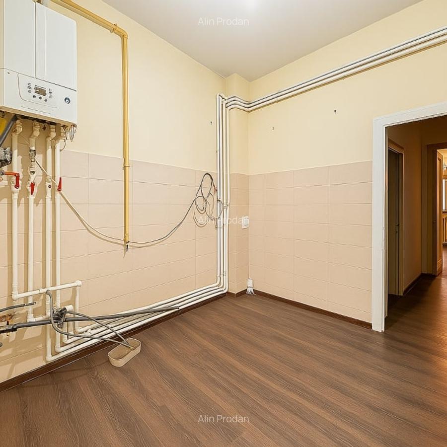 Refugiu interbelic cu 3 camere - 90 mp utili - Curte interioara - 13