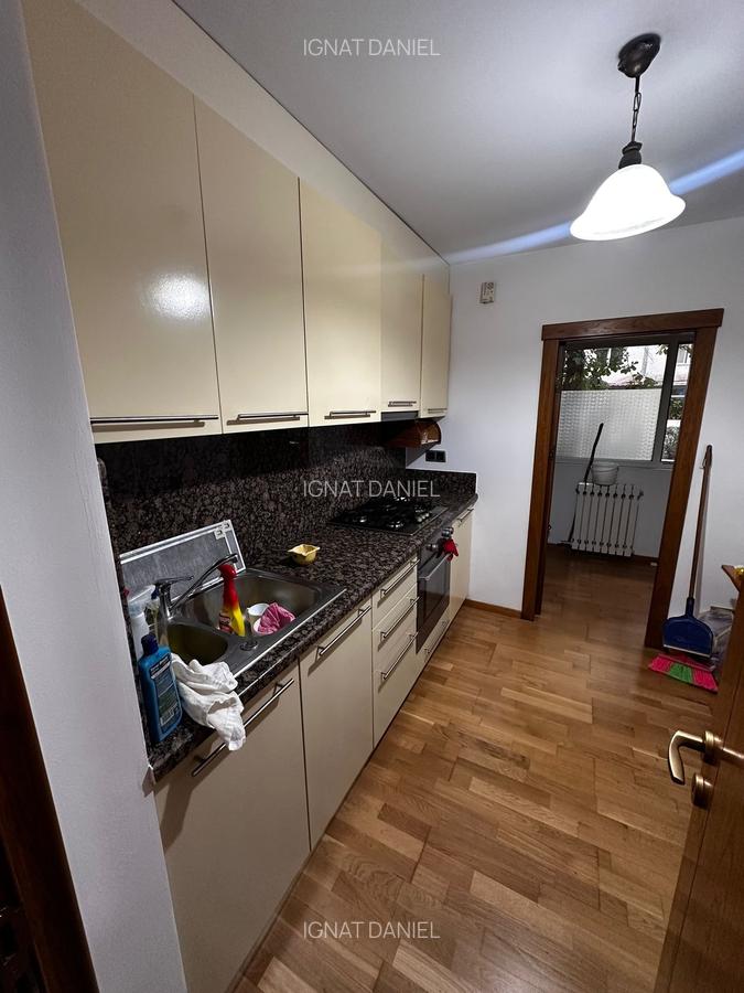 Apartament cu 3 camere decomandat, zona Nicolina - 6
