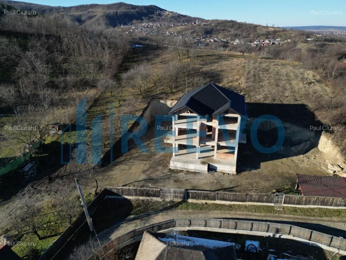 Pensiune/Vilă la roșu P+E+M în Sărata - 3
