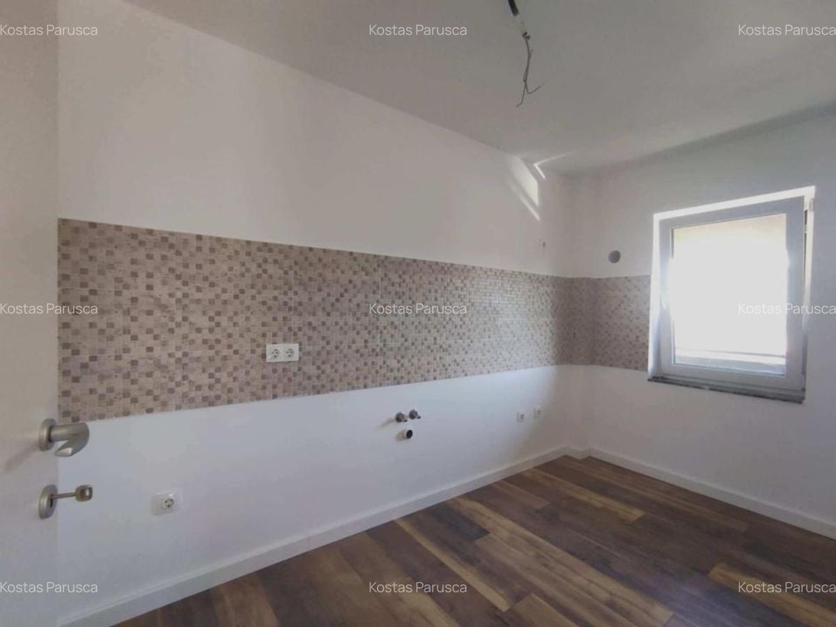Apartament cu 2 camere decomandat în Tractorul - 10
