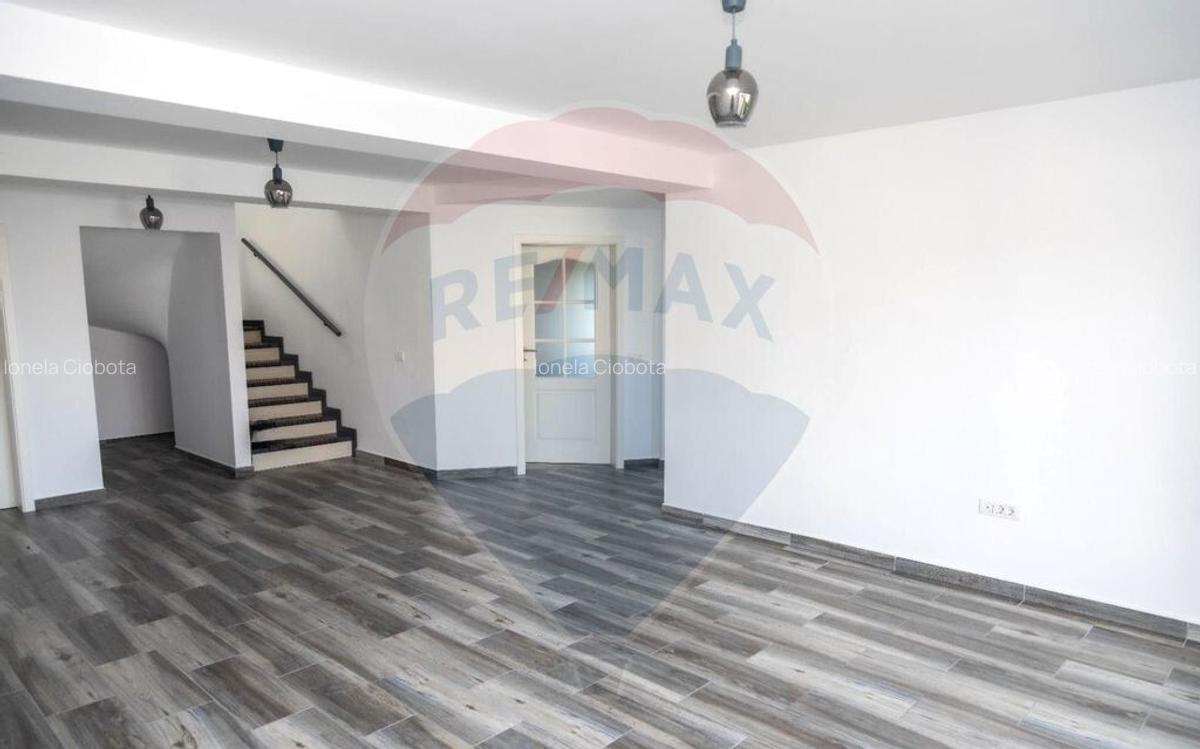 Casa / Vila de vanzare Sanpetru, jude?ul Bra?ov - 3