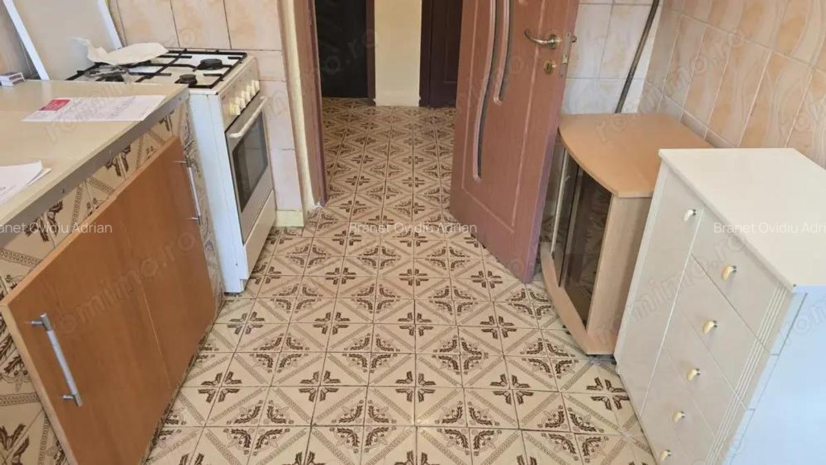 Vand apartament 3 camere cu intrari separate in Deva, zona Minerului, bloc de 4 etaje de caramida, - 8