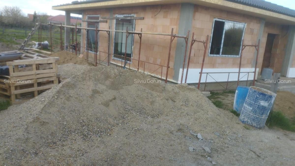 Casa noua la CHEIE cu 4 camere 2 bai si 660 mp teren in Lazuri - 3