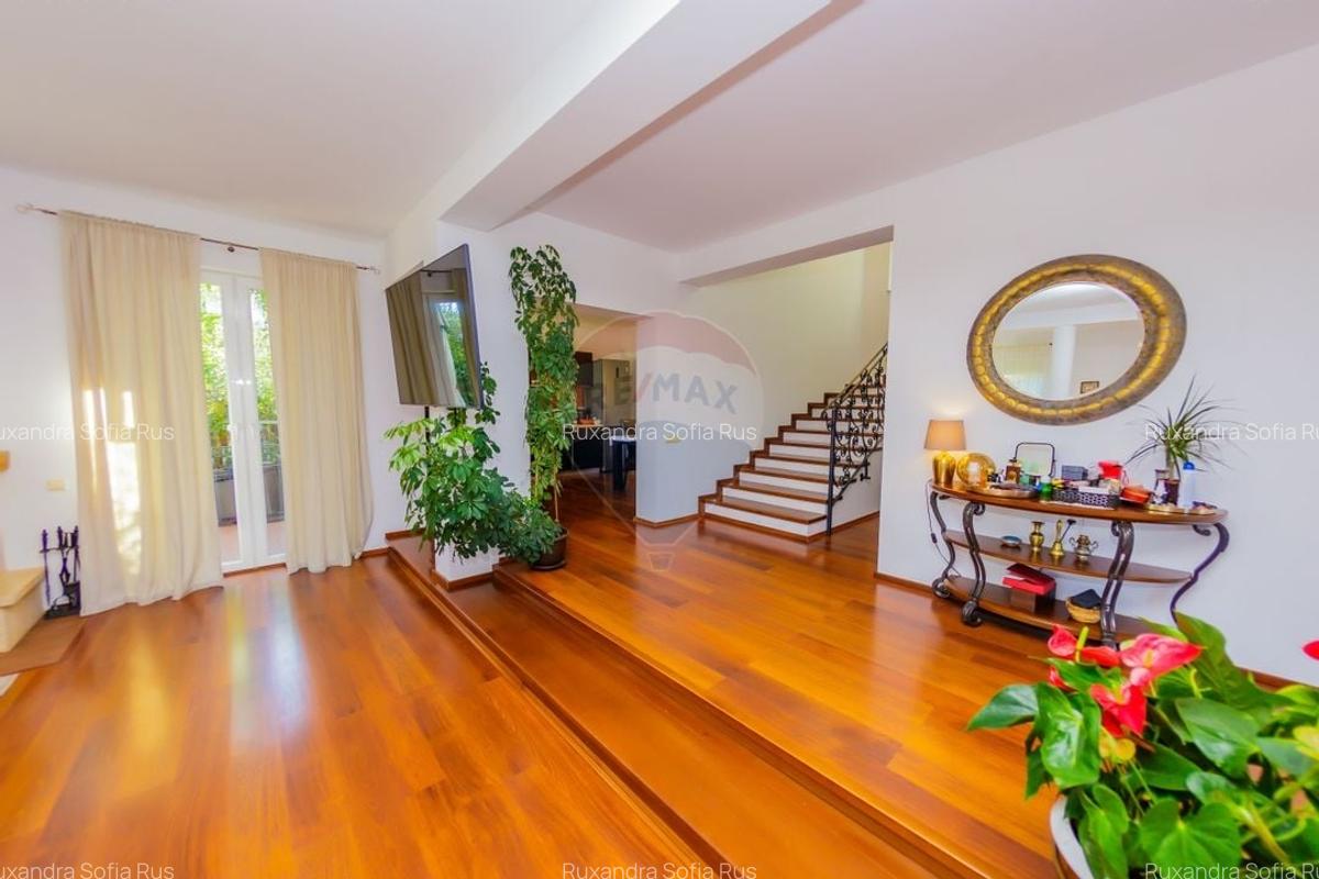 Casa eleganta in zona exclusivista, cu priveliste de vis - 9