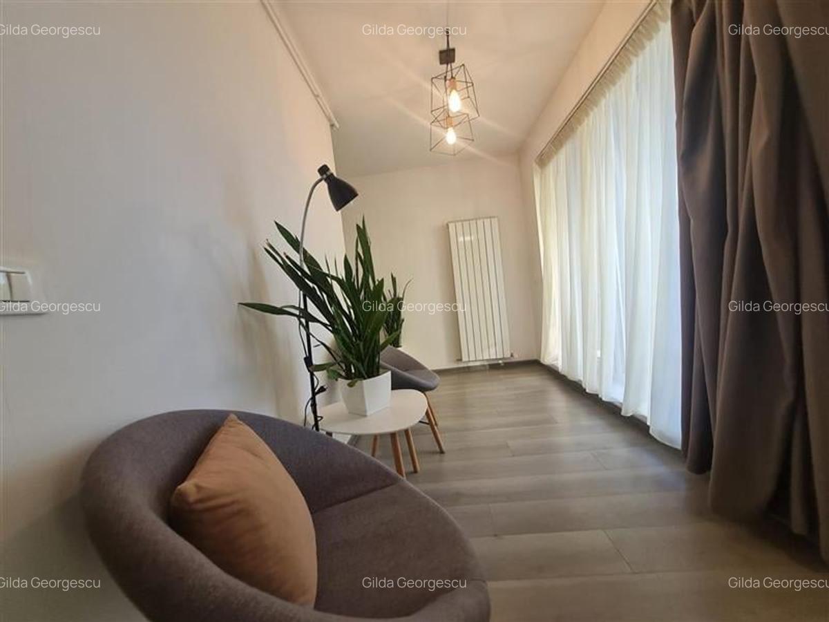 Apartament cu 2 camere decomandat, mobilat în Tractorul - 4