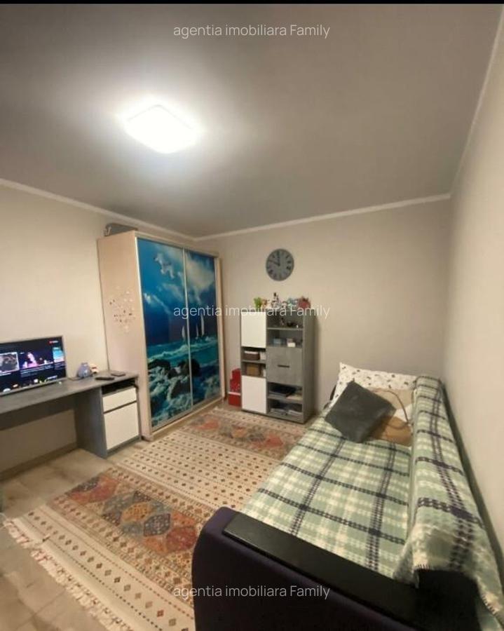 Apartament cu 2 camere decomandate etaj 1 Zona Zamca - 3