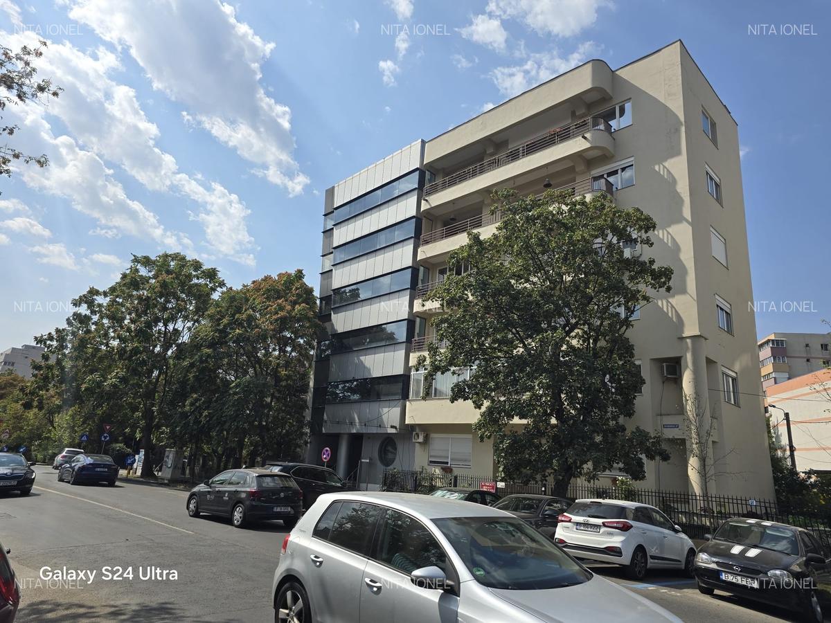 Apartament cu 3 camere decomandat, mobilat în P-ța Victoriei - 25