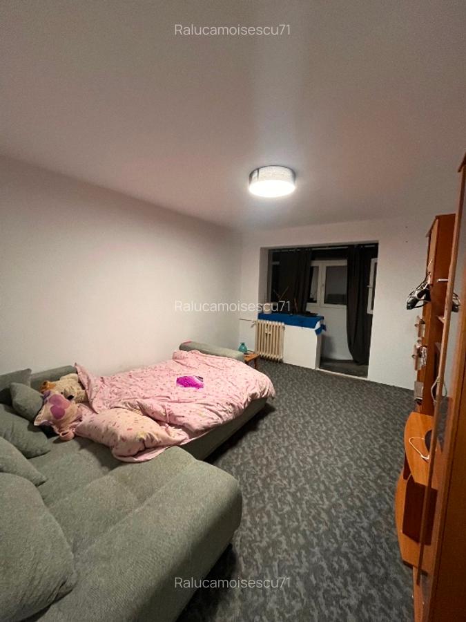 Vând ap 3 camere, decomandat - 1