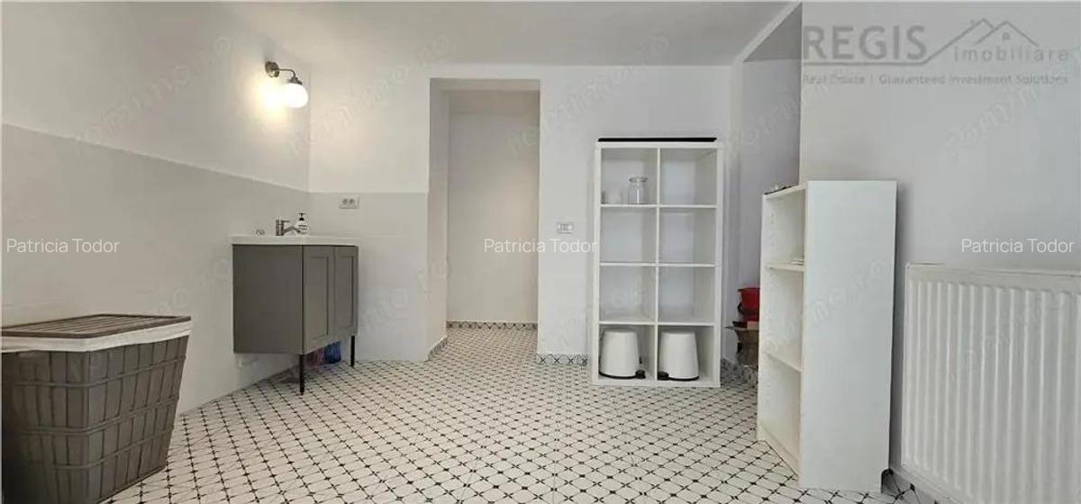 Casa cu curte si parcare in Schei - 3