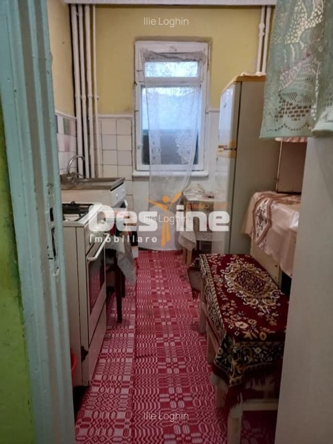 MIRCEA CEL BATRAN, Apartament 2 camere, semidecomandat, 63.900 Euro - 2