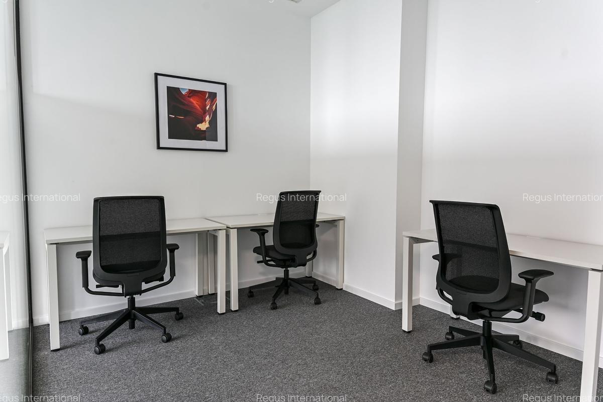 Spațiu de birou privat pentru 2 persoane în Regus Vox Technology Park - 2