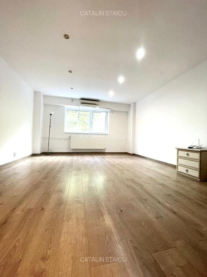 Birou/Apartament  Parter 3 camere, 2 bai Renovat complet recent/Loc parcare - 3