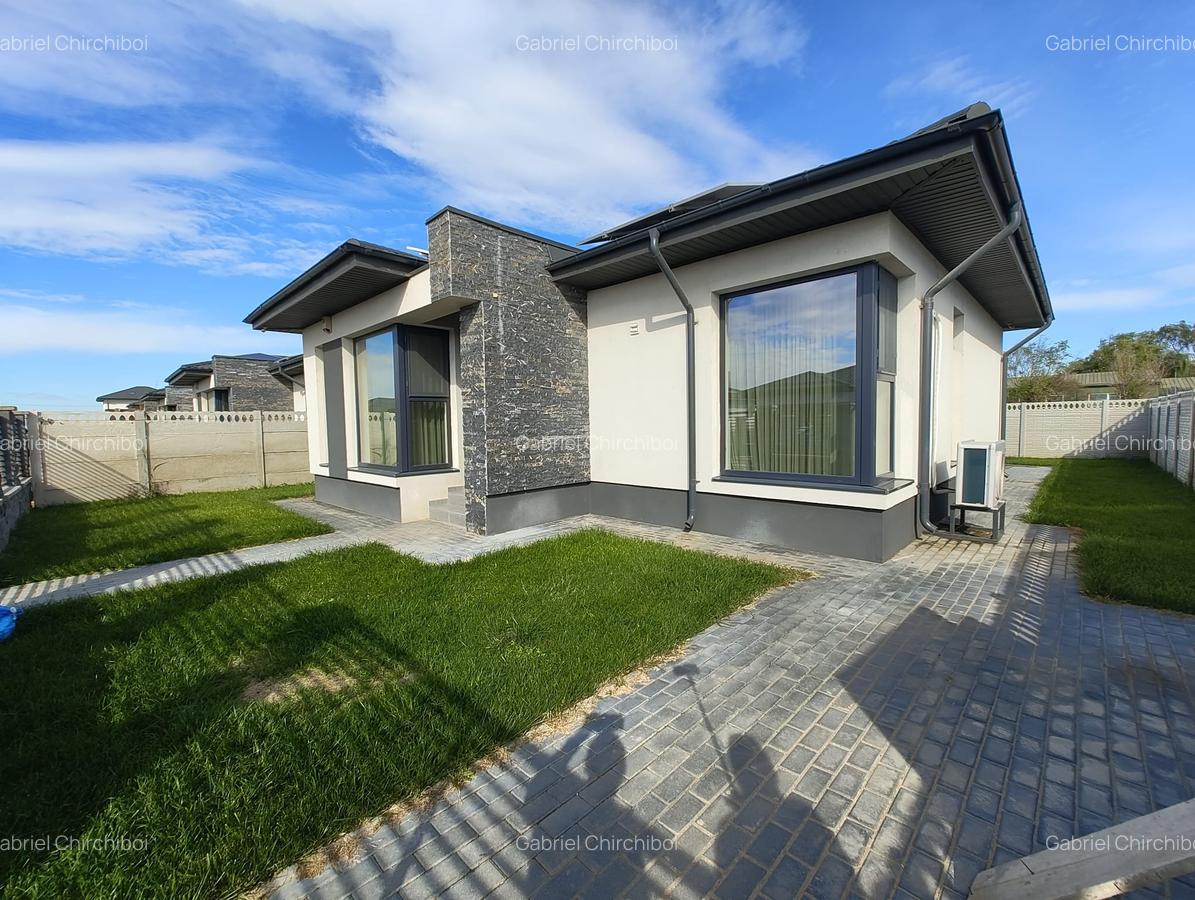 Casă modernă parter – 3 camere, 2 băi, pompă de căldură și panouri solare - 6 Casă modernă parter – 3 camere, 2 băi, pompă de căldură și panouri solare - 6