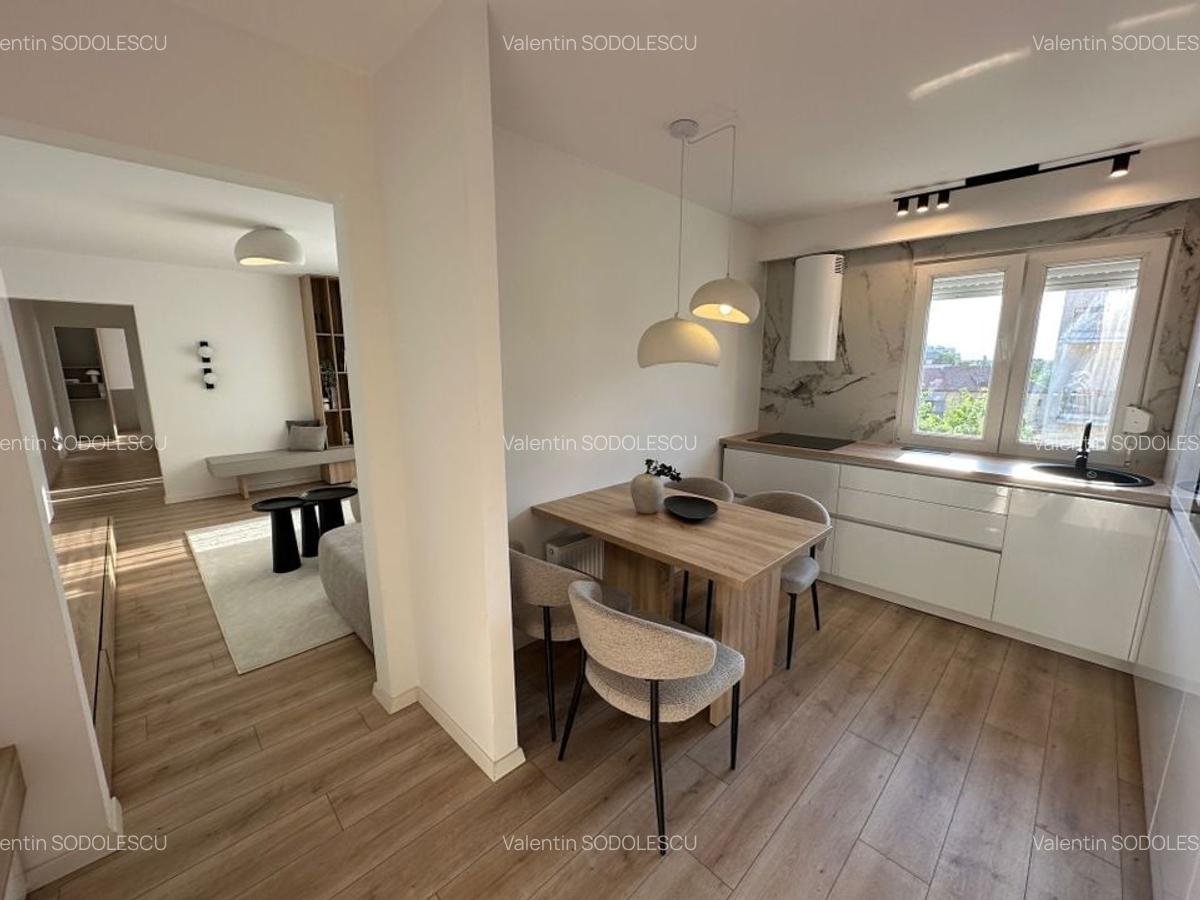 Apartament cu 3 camere semidecomandat în Circumvalațiunii - 21