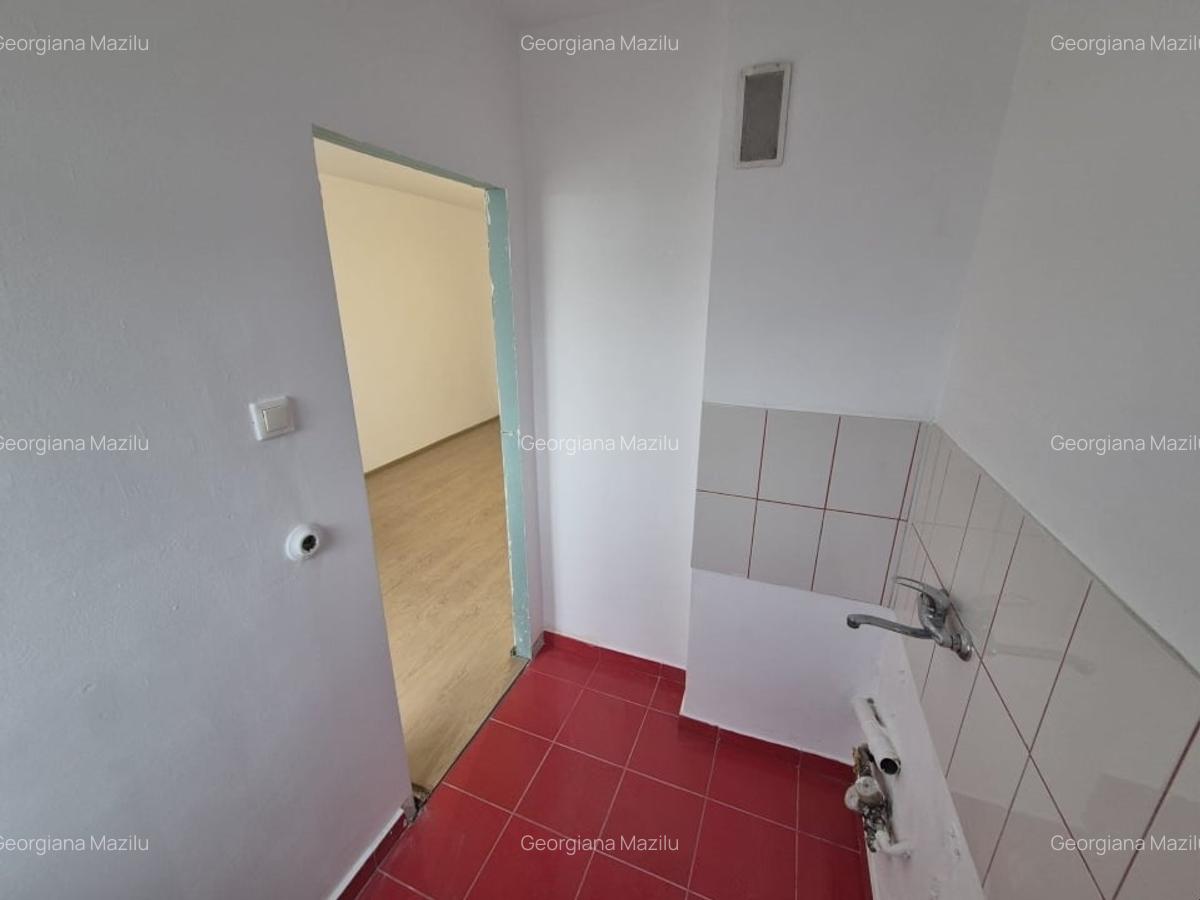 Garsoniera semidecomandata proaspat renovata - 4