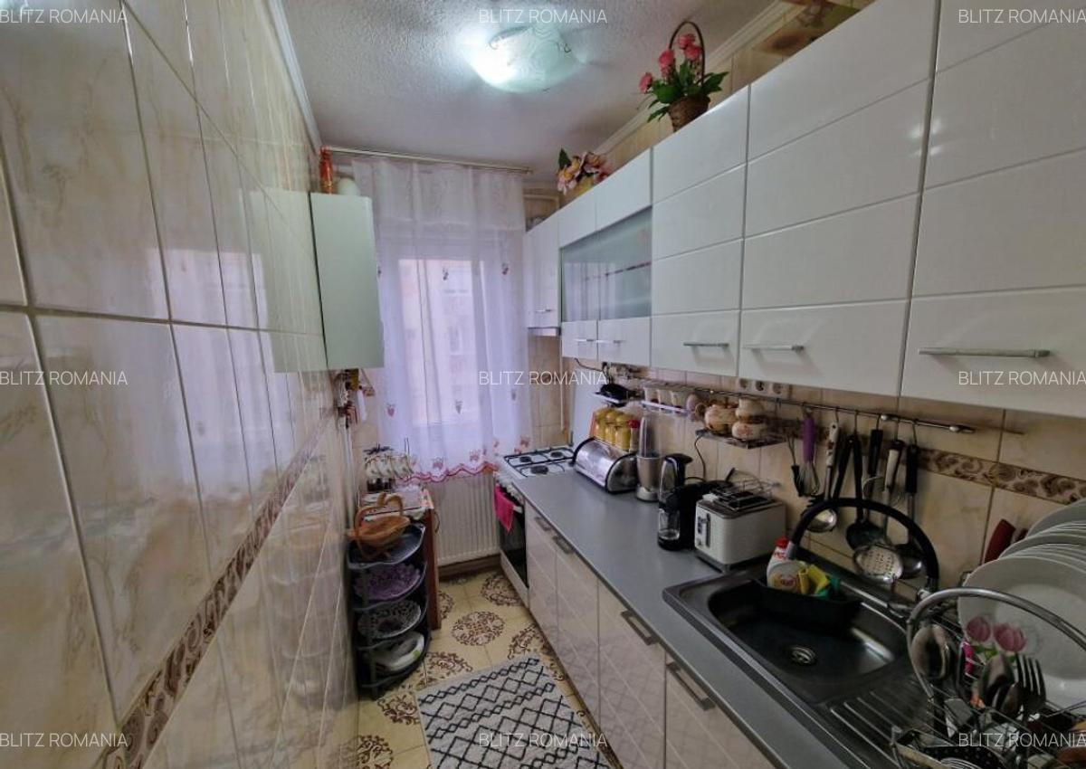 Apartament de vanzare, cu 2 camere, 41 mp, zona Regele Ferdi - 12