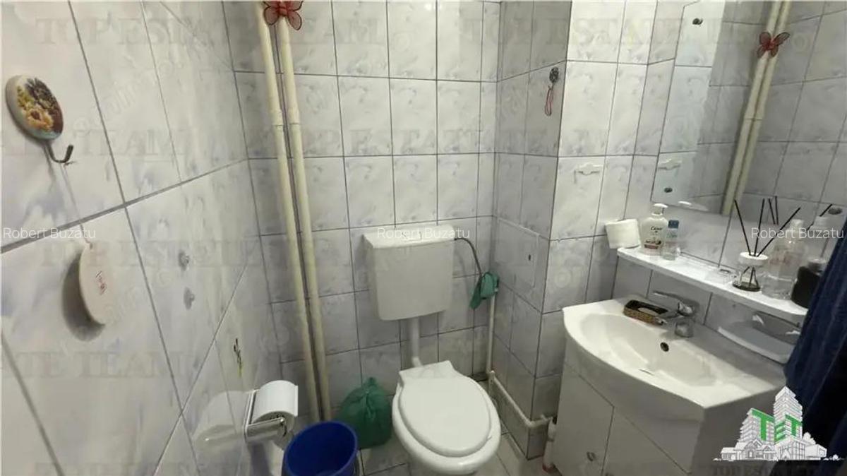Apartament 3 camere 2 bai bloc 1984 zona metrou 1 Decembrie 1918 - 8