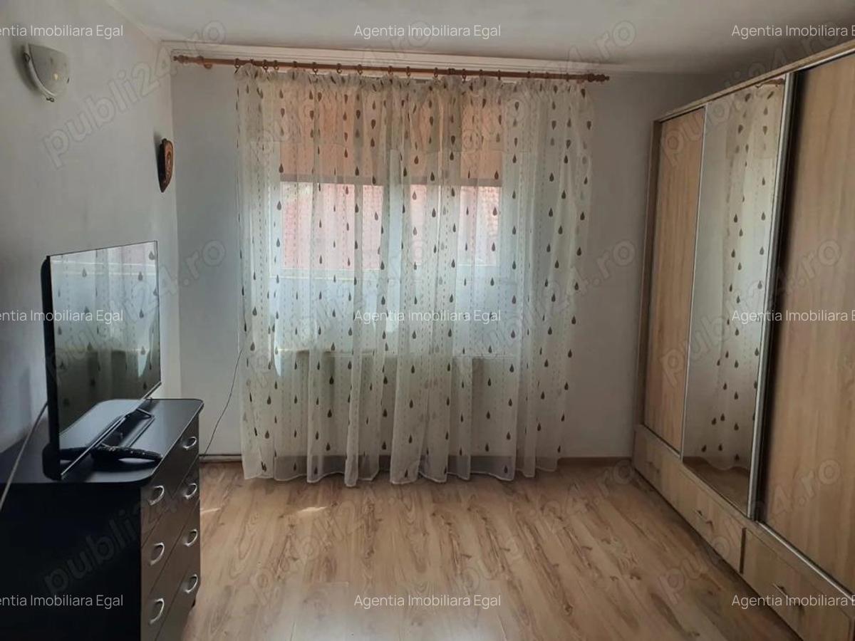 Apartament doua camere la curte, zona 1 Mai. - 2