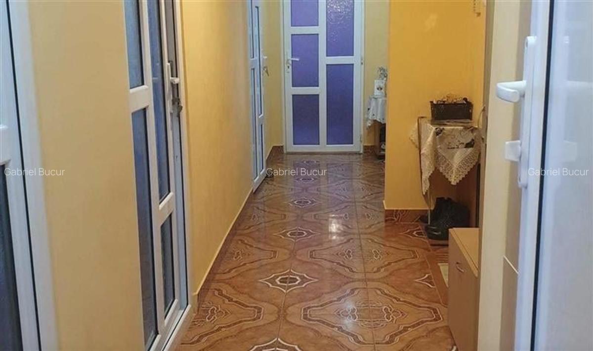 Apartament cu 4 camere semidecomandat, mobilat în Olteniței - 2
