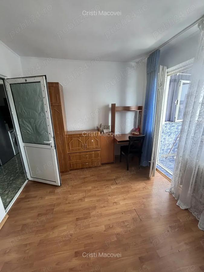 O camera libera in apt 3 camere Mircea pentru baiat! - 2