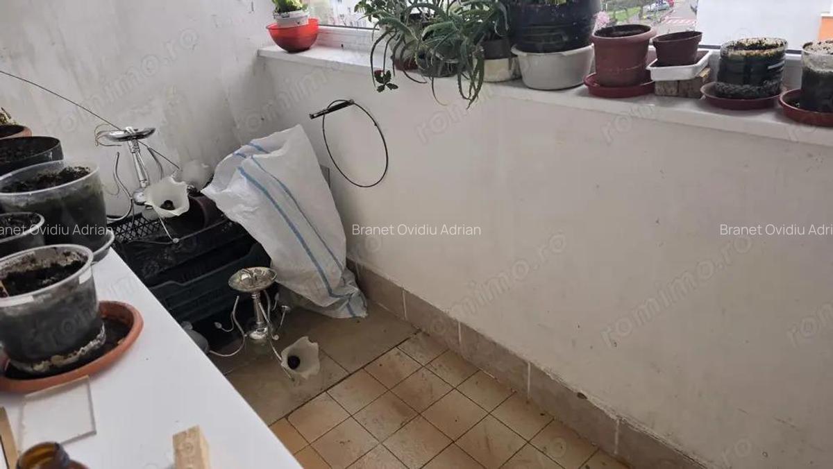 Vand apartament 3 camere cu intrari separate in Deva, zona Minerului, bloc de 4 etaje de caramida, - 3