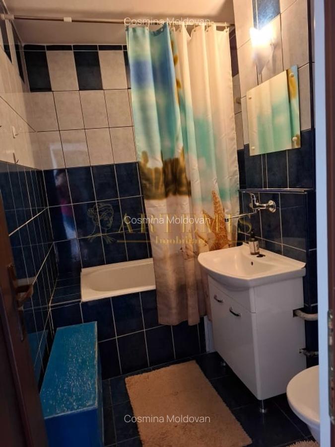 Apartament de 3 camere, decomandat, 68 mp., zona Independentei - 8