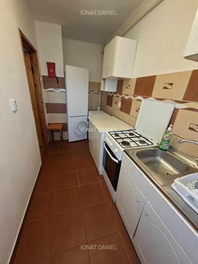 Apartament cu 1 camera, decomandat, zona Nicolina - 2