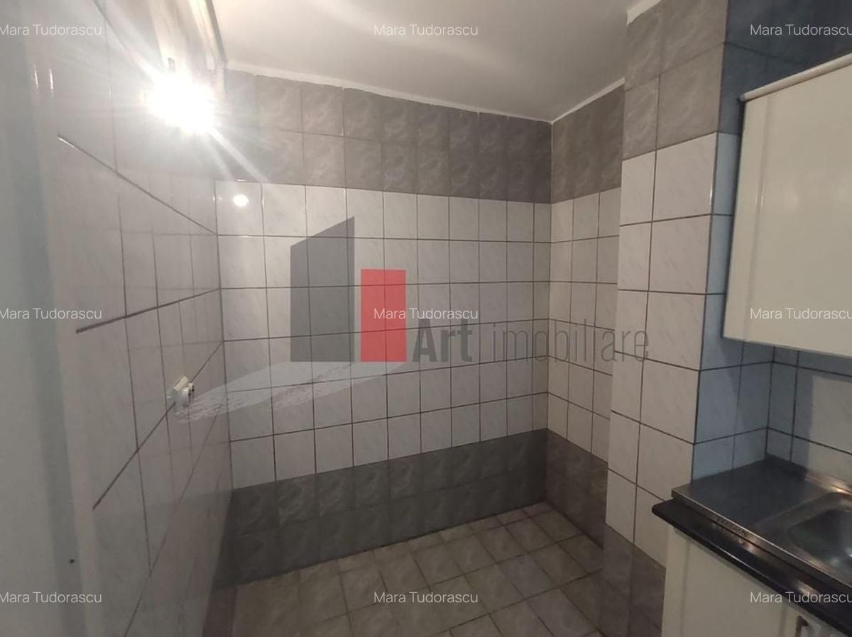 Vânzare apartament decomandat 3 camere cu centrală - Str. Baciului - 9