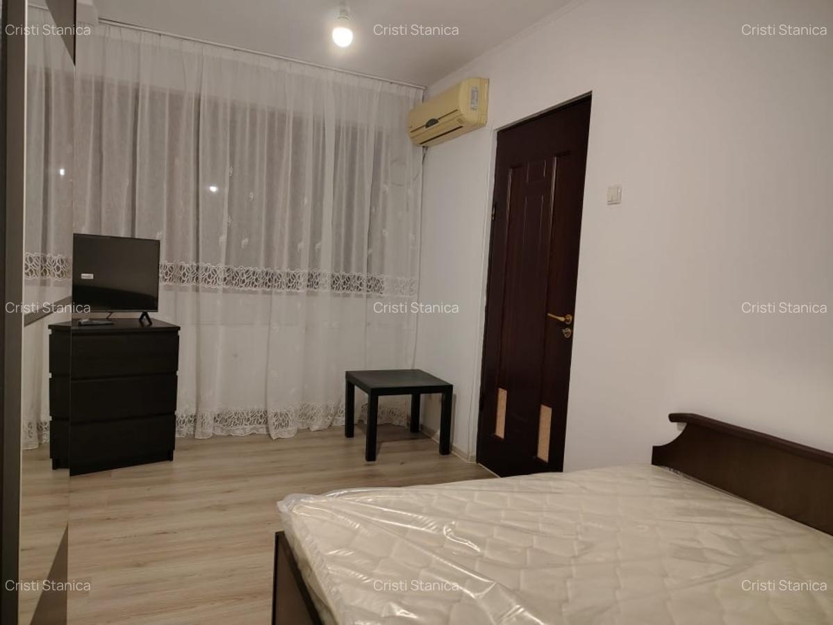 Eroii Revolutiei, doua minute metrou - 8