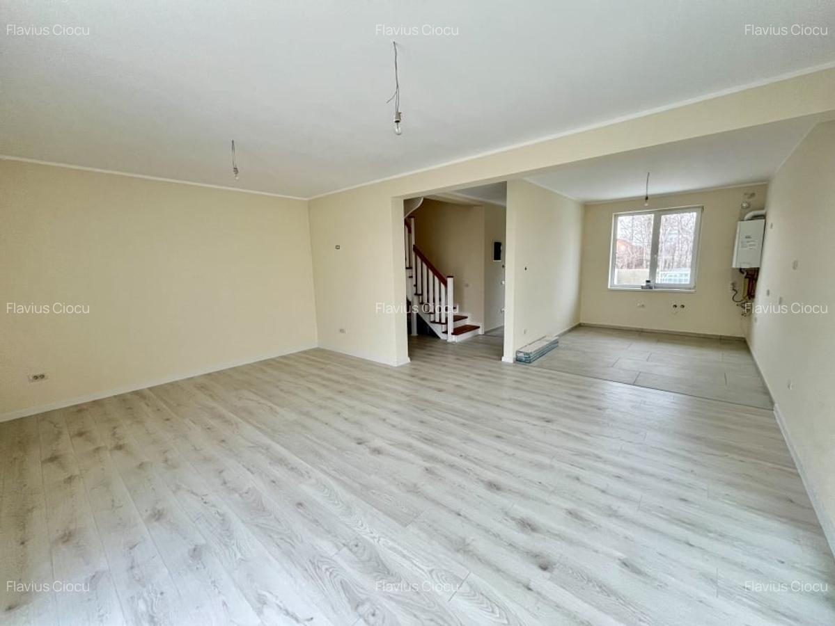 Comision 0%, 4 Camere, Front Stradal Generos - 1