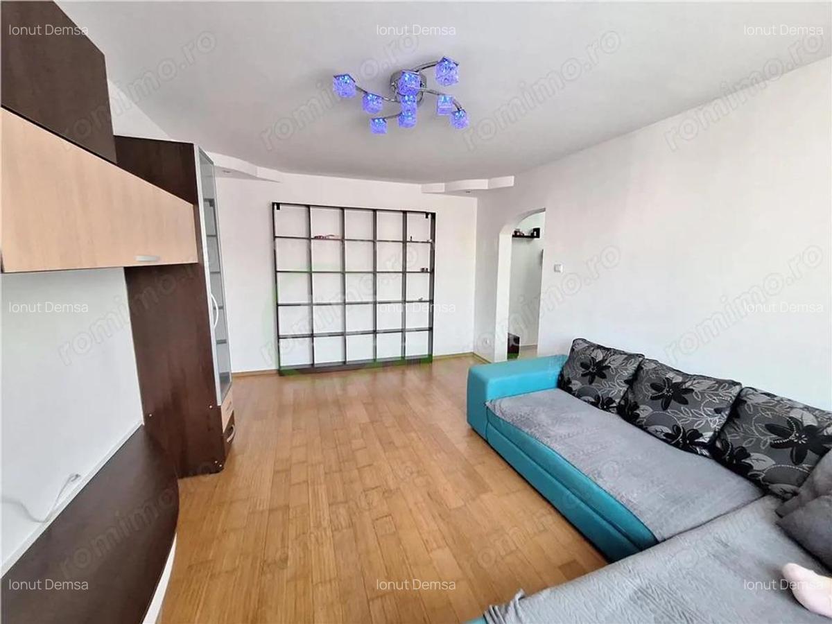 Apartament 3 camere semidecomandat, renovat si semi-mobilat, zona Cora-Bacau - 2