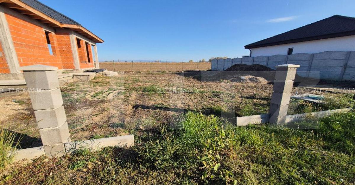 Casa la rosu, 3 camere, 145,31 mp utili, 715 mp teren, zona - 12