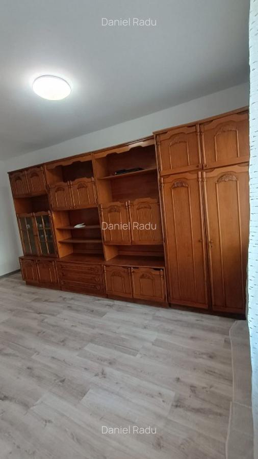 Vând garsonieră curată și aranjată  într-un mod plăcut și confortabil,având 20mp - 8