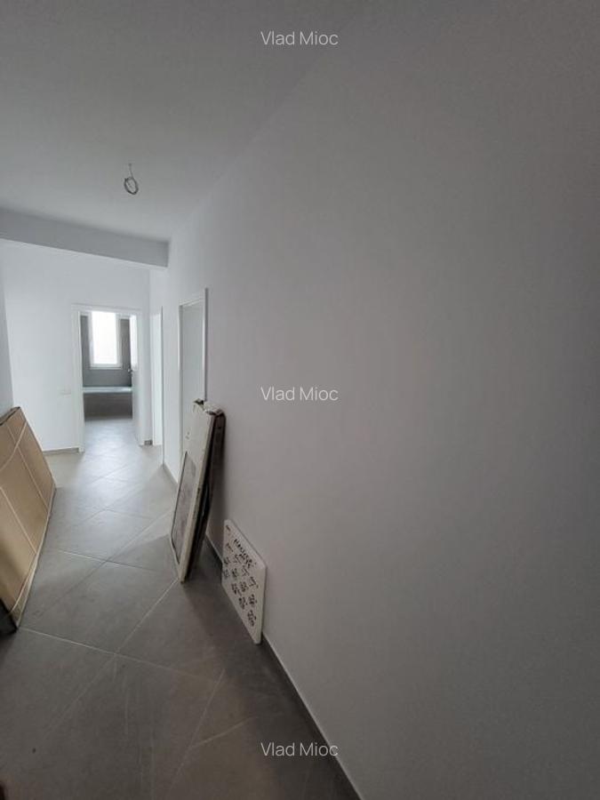 Bloc Nou-Braytim. Langa Hotel Arizona. Decomandat. Bucatarie inchisa - 3