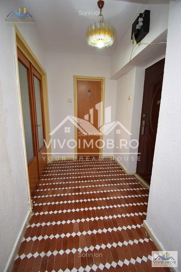 Unirii-Bd. Liberatății |  etaj 5/8 | 67 mp | bloc monolit | vedere Casa Poprului - 12 Unirii-Bd. Liberatății |  etaj 5/8 | 67 mp | bloc monolit | vedere Casa Poprului - 12