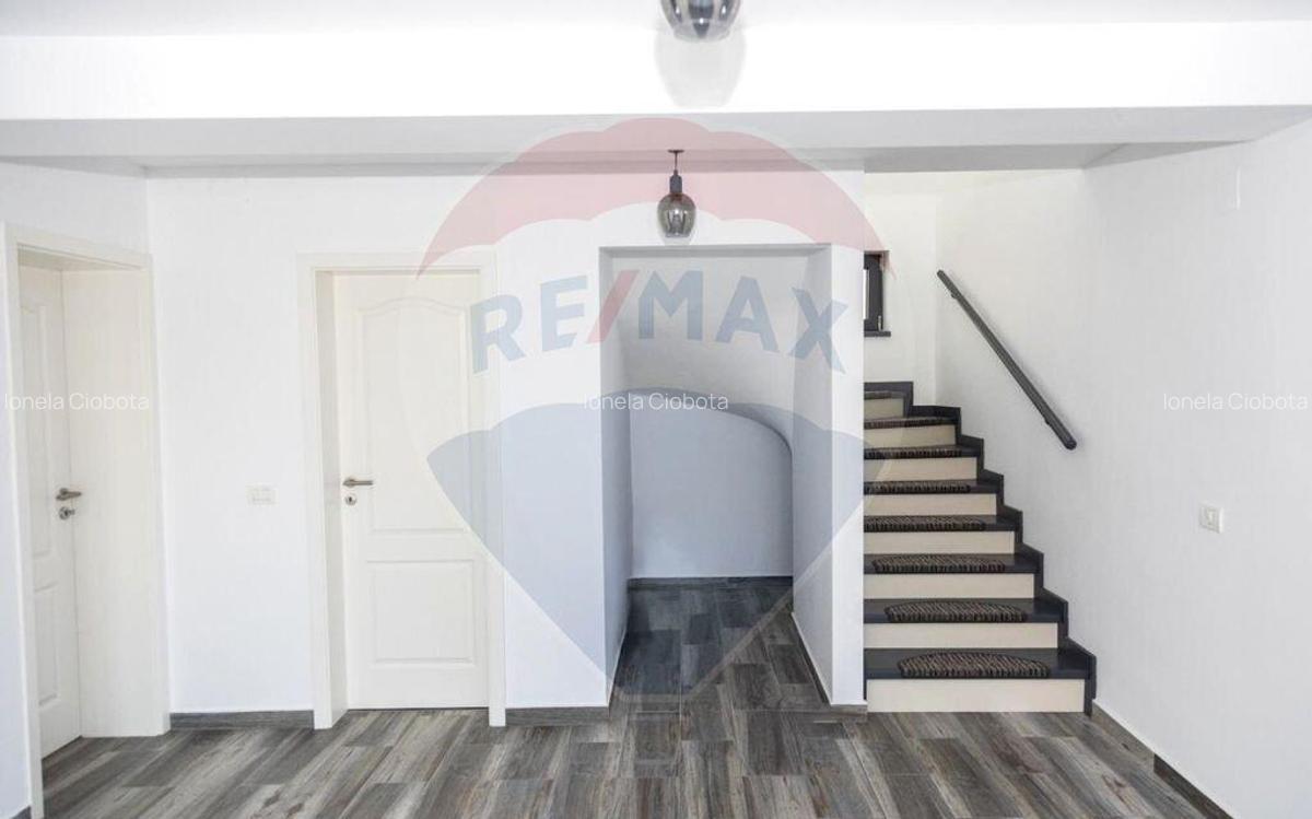 Casa / Vila de vanzare Sanpetru, jude?ul Bra?ov - 3