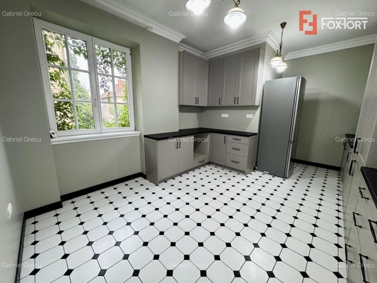 Apartament deosebit, 3 camere, zona Central - Bld. C.D. Loga - 9