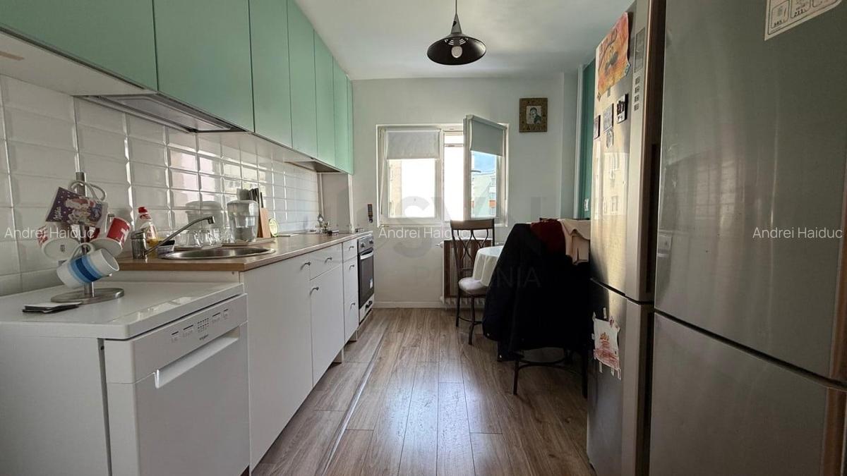 Apartament cu 4 camere semidecomandat în 1 Mai - 5