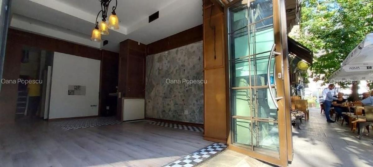 Ateneu Roman, spatiu ideal cafenea. Terasa 30 mp. - 3