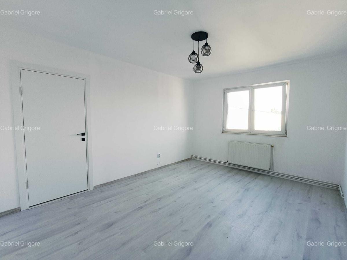 Apartament 2 camere liber la vanzare zona Florilor - 1