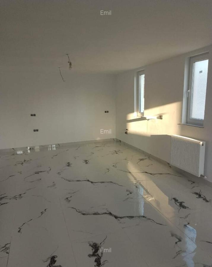 Casa Unirea formata din doua apartamente,cu doua intrari separate. - 12