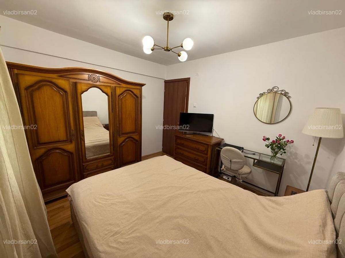2 camere, Academia Ferdinand I, Parcul Carol, Unirii (parcare la liber), boxa - 10