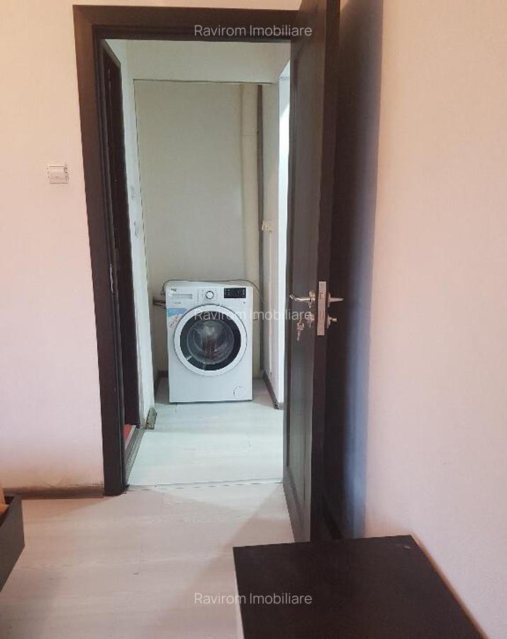 Apartament trei camere, semimobilat, renovat frumos, etaj 3, Mioritei - 14