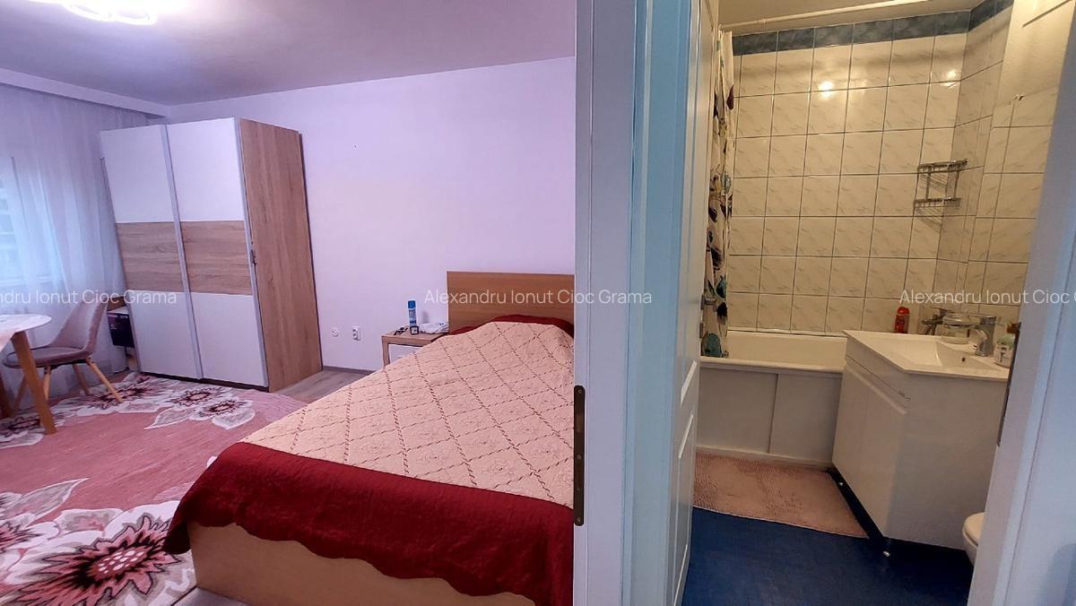 Garsoniera Mihai Bravu luminoasa vedere stradala - 1