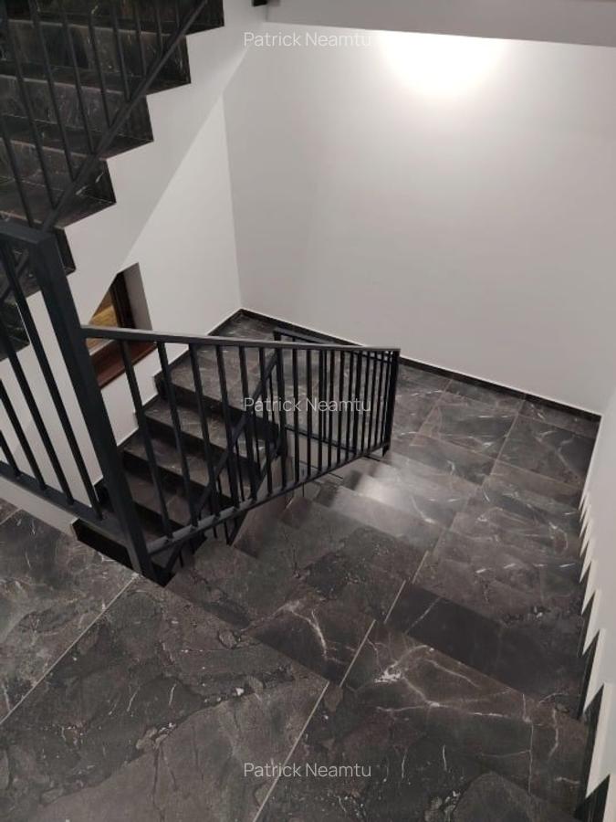 Apartamente + spatiu comercial - 12