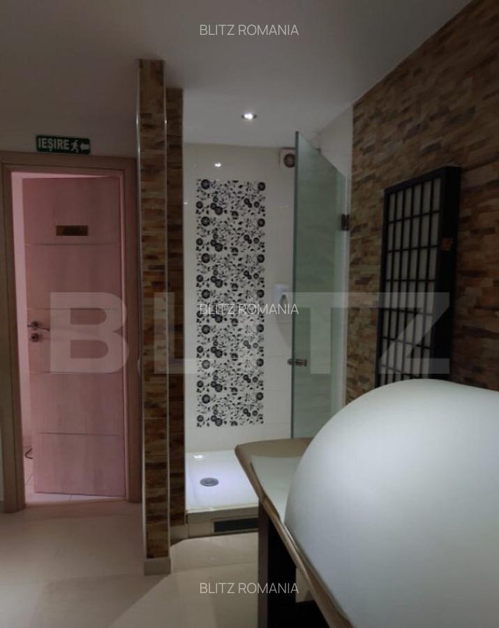 Spatiu comercial de vanzare, 290 mp, zona Micro 3 - 10