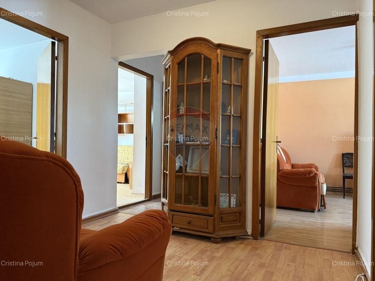 Apartament cu 3 camere de vanzare, str Bucovinei- zona Mioritei - 3