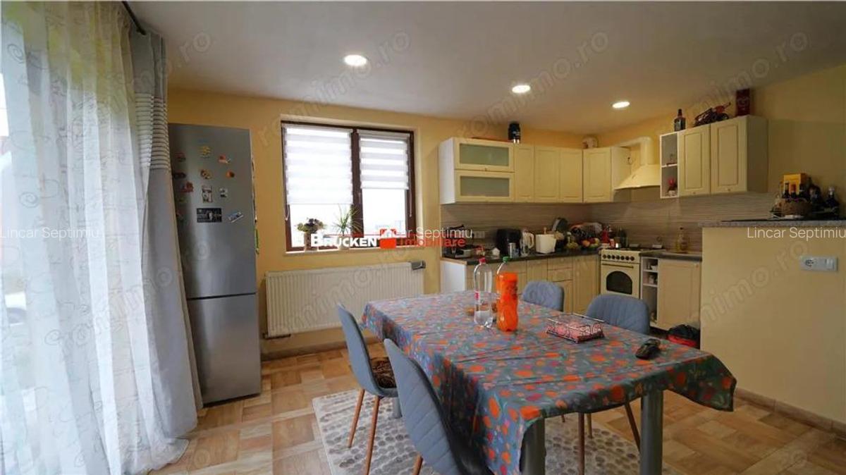 Sanmartin - Vila cu 3 apartamente si potential de inchiriere - 9
